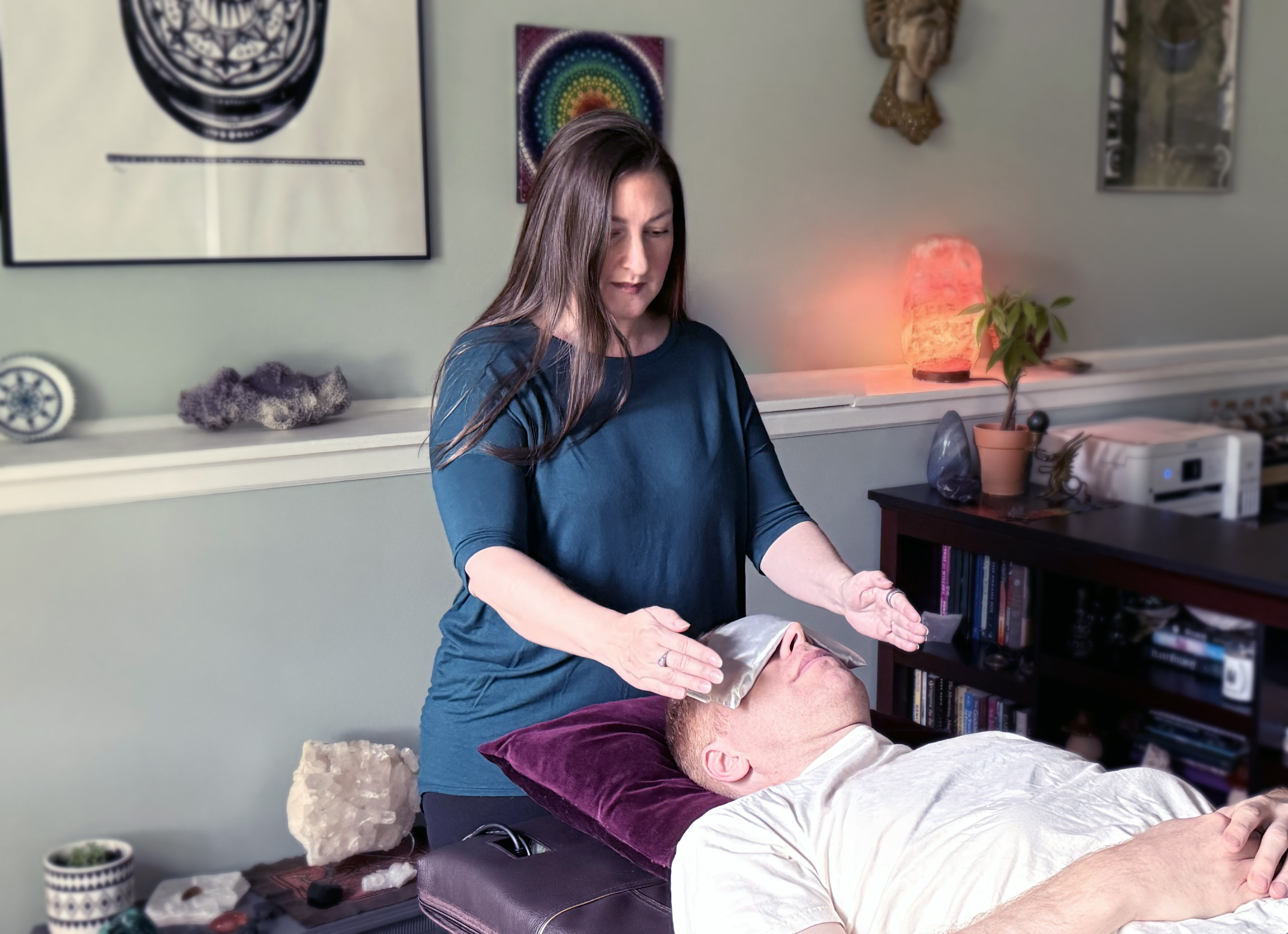 Jen Black performing a Reiki session at Taste of Wellness